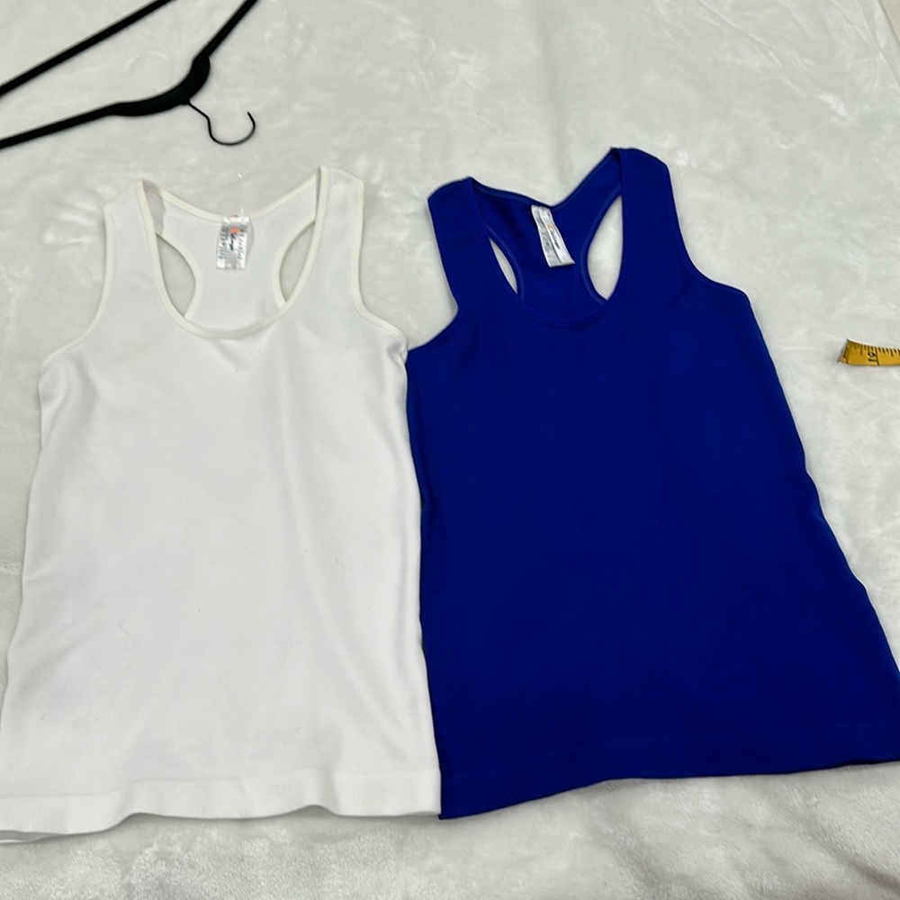 La linger muscle tees bundle for 2 ite